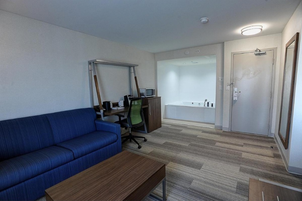Holiday Inn Express & Suites TORONTO AIRPORT WEST Image 23