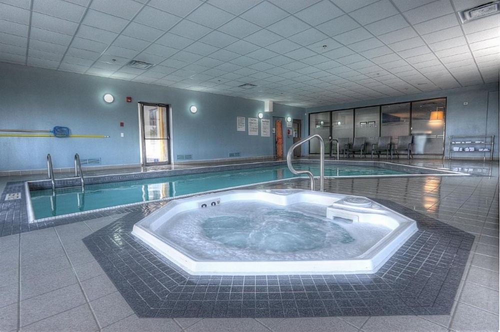 Holiday Inn Express & Suites TORONTO AIRPORT WEST