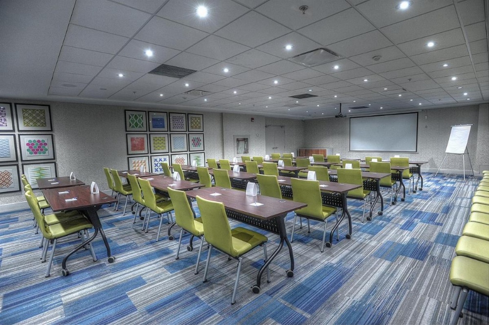 Holiday Inn Express & Suites TORONTO AIRPORT WEST